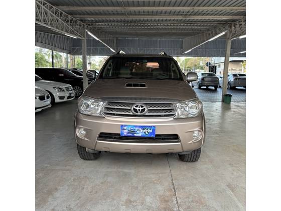 TOYOTA HILUX SW4 3.0 SRV 4X4 16V TURBO INTERCOOLER DIESEL 4P AUTOMÁTICO TOYOTA HILUX SW4 3.0 SRV 4X4 16V TURBO INTERCOOLER DIESEL 4P AUTOMÁTICO